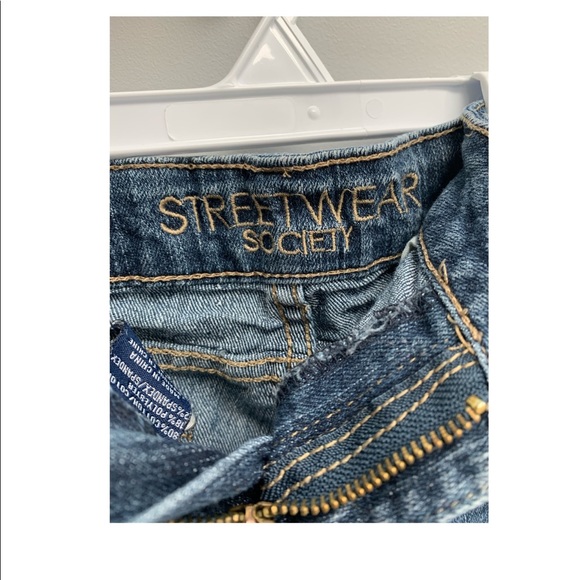 Jean Shorts - Picture 3 of 4